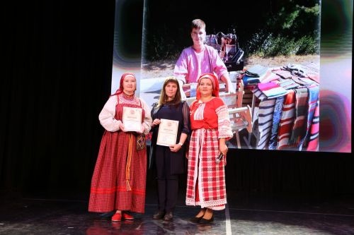 Фестиваль детского народного творчества и детская постановка: Как проходит День защиты детей в Алексеевском