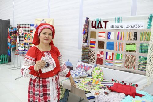 Фестиваль детского народного творчества и детская постановка: Как проходит День защиты детей в Алексеевском