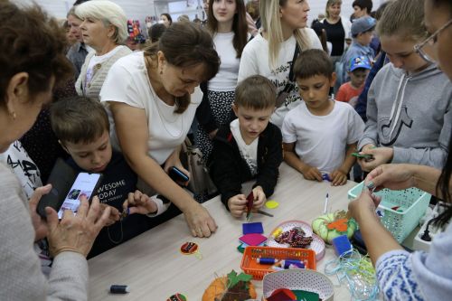 Фестиваль детского народного творчества и детская постановка: Как проходит День защиты детей в Алексеевском