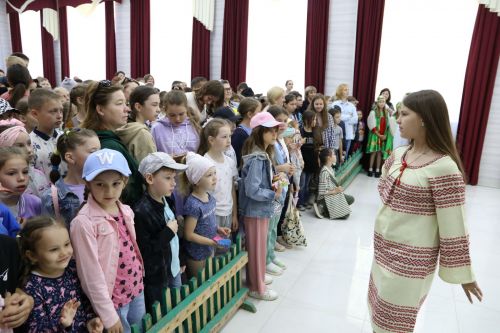 Фестиваль детского народного творчества и детская постановка: Как проходит День защиты детей в Алексеевском