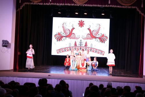 Фестиваль детского народного творчества и детская постановка: Как проходит День защиты детей в Алексеевском