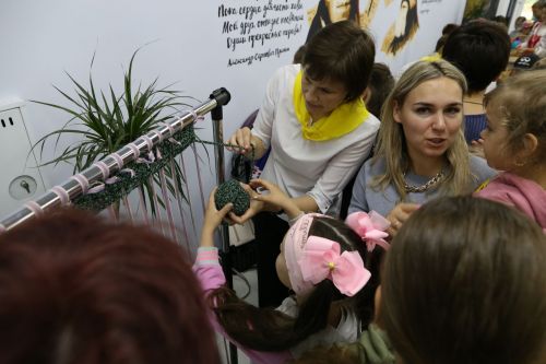 Фестиваль детского народного творчества и детская постановка: Как проходит День защиты детей в Алексеевском
