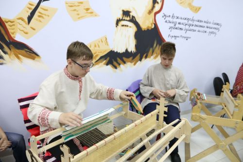 Фестиваль детского народного творчества и детская постановка: Как проходит День защиты детей в Алексеевском