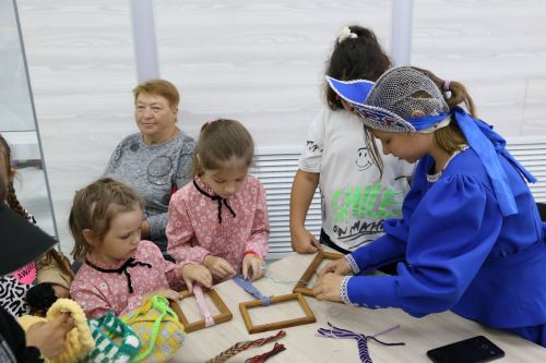 Фестиваль детского народного творчества и детская постановка: Как проходит День защиты детей в Алексеевском