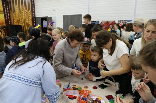Фестиваль детского народного творчества и детская постановка: Как проходит День защиты детей в Алексеевском