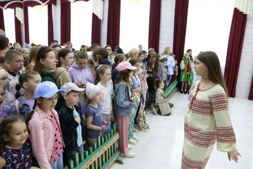 Фестиваль детского народного творчества и детская постановка: Как проходит День защиты детей в Алексеевском