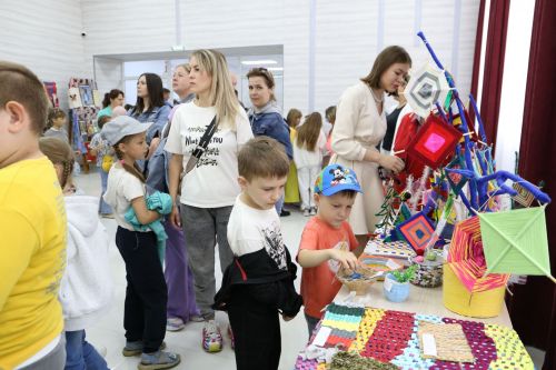 Фестиваль детского народного творчества и детская постановка: Как проходит День защиты детей в Алексеевском