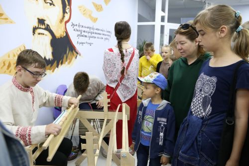 Фестиваль детского народного творчества и детская постановка: Как проходит День защиты детей в Алексеевском