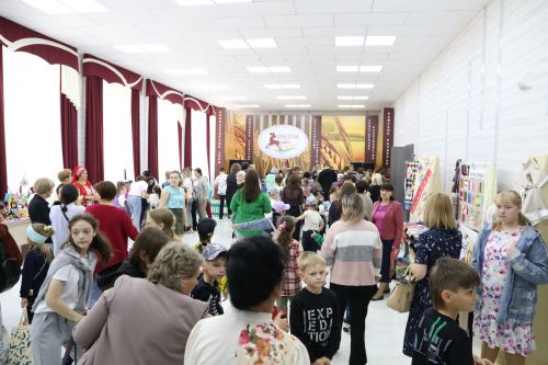 Фестиваль детского народного творчества и детская постановка: Как проходит День защиты детей в Алексеевском