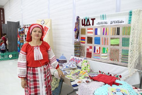 Фестиваль детского народного творчества и детская постановка: Как проходит День защиты детей в Алексеевском