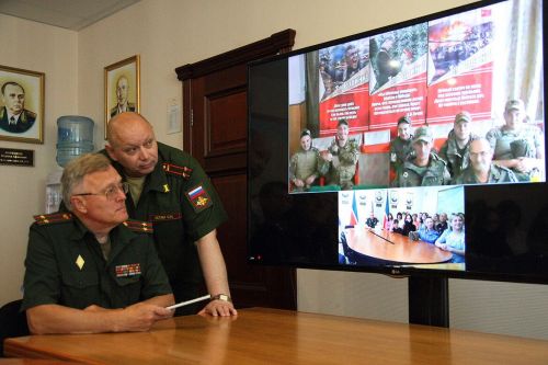 «Мой муж и папа – однополчане»: в Казани прошел телемост для родственников мобилизованных