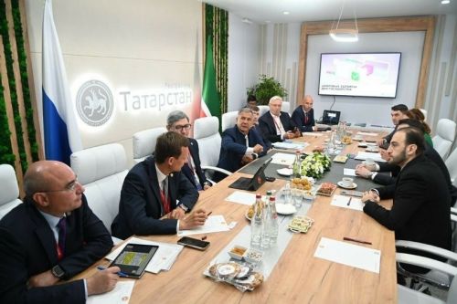 Дорогу Алексеевское – Альметьевск Рустам Минниханов назвал в качестве примера масштабных проектов по дорожному строительству