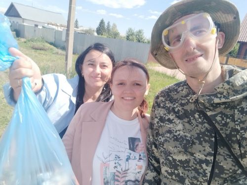Сотрудники газеты «Заря» привели в порядок закрепленную за редакцией территорию