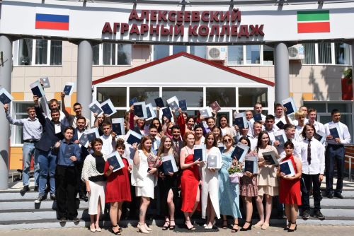 В Алексеевском аграрном колледже около ста студентов получили дипломы