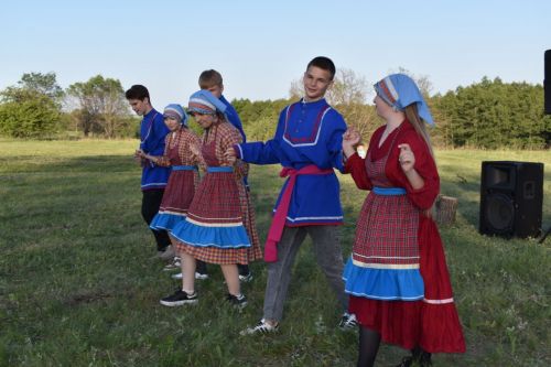 Фоторепортаж: в Красном Баране отметили праздник Святой Троицы