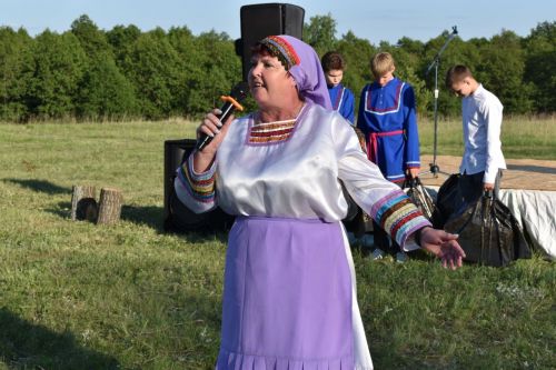Фоторепортаж: в Красном Баране отметили праздник Святой Троицы