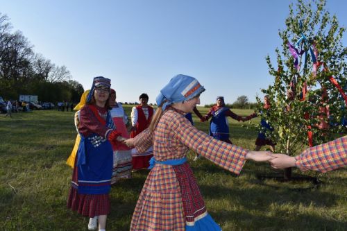 Фоторепортаж: в Красном Баране отметили праздник Святой Троицы