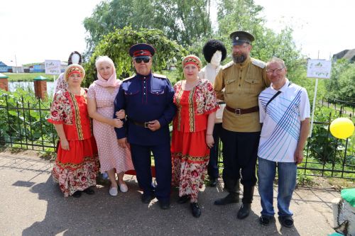 Фоторепортаж: В Куркуле дружно отпраздновали праздник Троицы