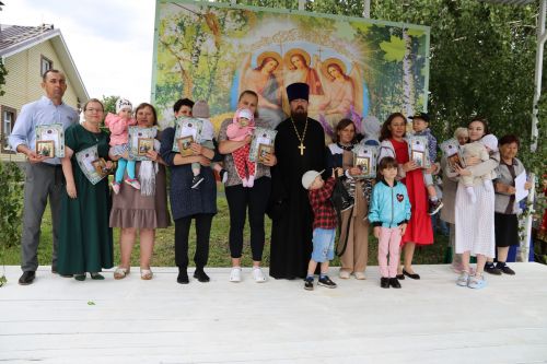 Фоторепортаж: В Куркуле дружно отпраздновали праздник Троицы
