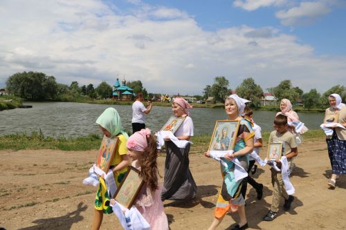 Фоторепортаж: В Куркуле дружно отпраздновали праздник Троицы