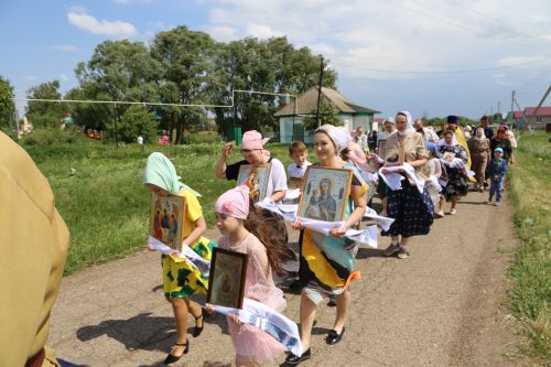 Фоторепортаж: В Куркуле дружно отпраздновали праздник Троицы