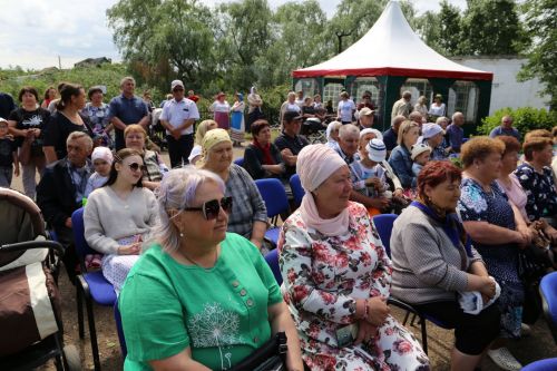 Фоторепортаж: В Куркуле дружно отпраздновали праздник Троицы