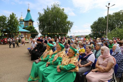 Фоторепортаж: В Куркуле дружно отпраздновали праздник Троицы