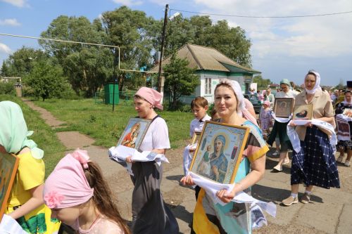 Фоторепортаж: В Куркуле дружно отпраздновали праздник Троицы