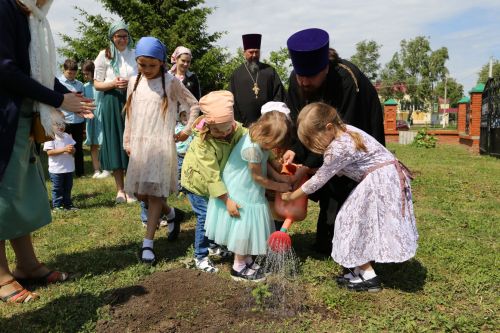 Фоторепортаж: В Куркуле дружно отпраздновали праздник Троицы
