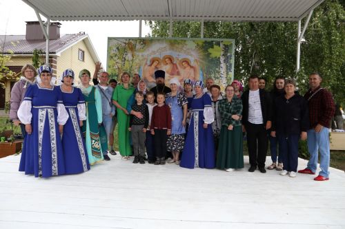 Фоторепортаж: В Куркуле дружно отпраздновали праздник Троицы