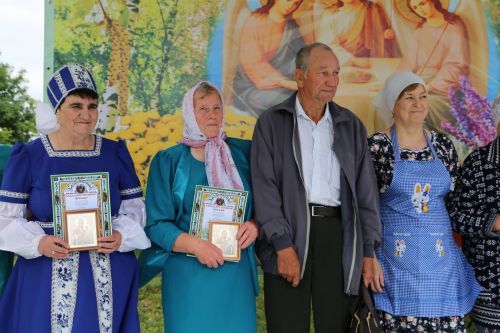 Фоторепортаж: В Куркуле дружно отпраздновали праздник Троицы
