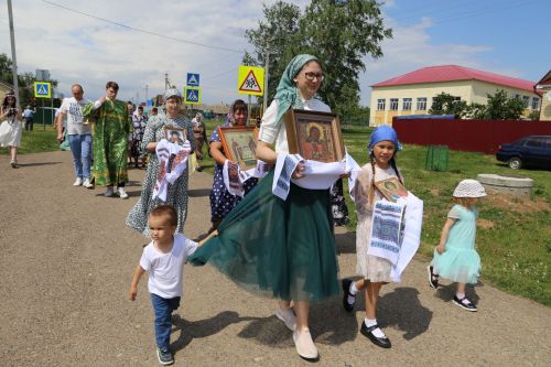 Фоторепортаж: В Куркуле дружно отпраздновали праздник Троицы
