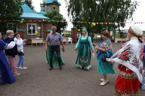 Фоторепортаж: В Куркуле дружно отпраздновали праздник Троицы