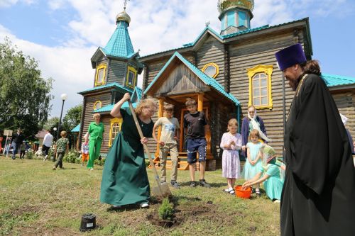 Фоторепортаж: В Куркуле дружно отпраздновали праздник Троицы