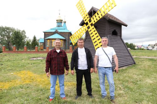 Фоторепортаж: В Куркуле дружно отпраздновали праздник Троицы