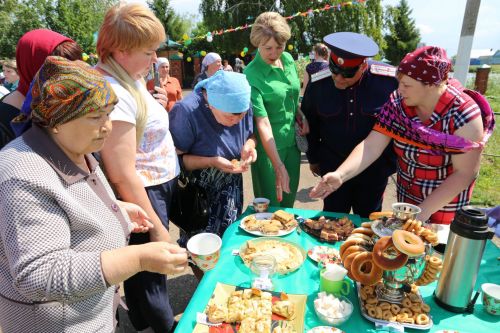 Фоторепортаж: В Куркуле дружно отпраздновали праздник Троицы