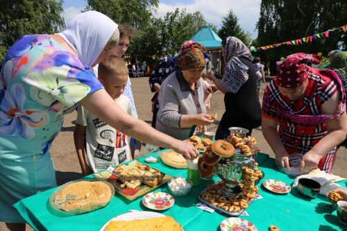 Фоторепортаж: В Куркуле дружно отпраздновали праздник Троицы