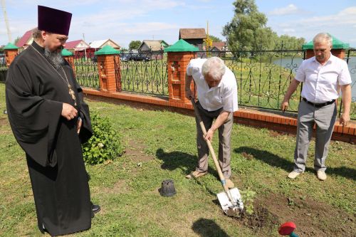 Фоторепортаж: В Куркуле дружно отпраздновали праздник Троицы