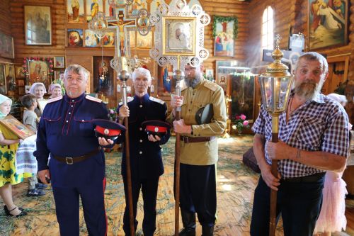 Фоторепортаж: В Куркуле дружно отпраздновали праздник Троицы