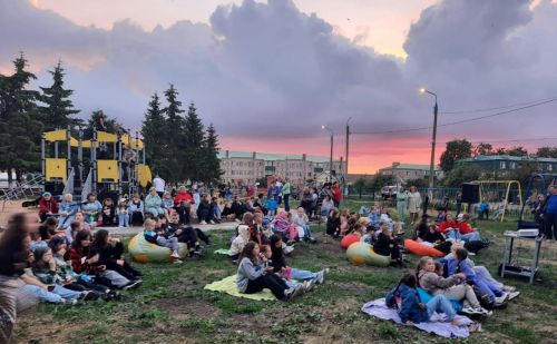В парке Треугольник прошёл праздник с мастер-классами и фильмом под открытым небом