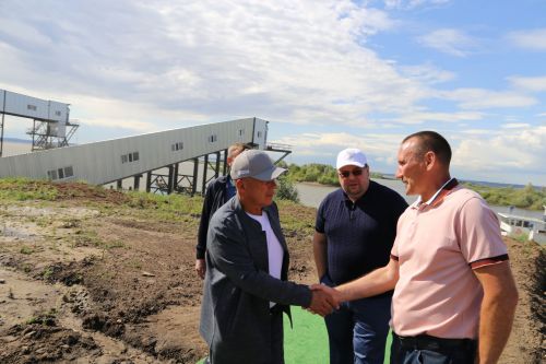 Раис Татарстана посетил новый зерновой терминал в Алексеевском районе