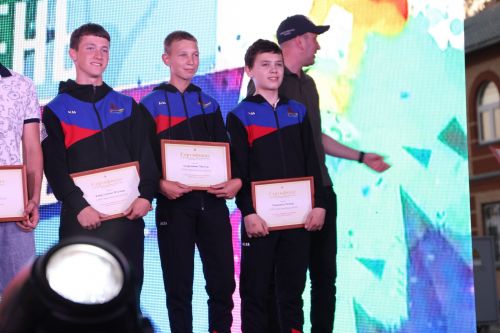 Море пены и зажигательная музыка: в Алексеевском отпраздновали День молодежи