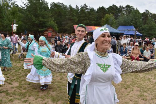 Борьба, игры, и национальная пища: алексеевцы провели Сабантуй во Владимире