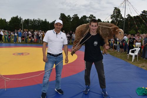 Борьба, игры, и национальная пища: алексеевцы провели Сабантуй во Владимире