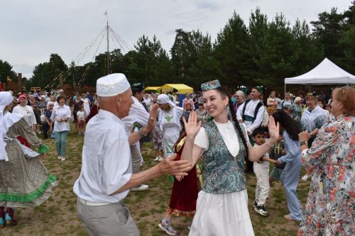 Борьба, игры, и национальная пища: алексеевцы провели Сабантуй во Владимире