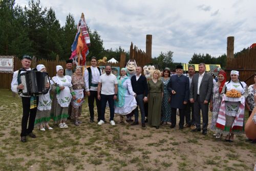 Борьба, игры, и национальная пища: алексеевцы провели Сабантуй во Владимире