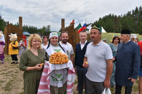 Борьба, игры, и национальная пища: алексеевцы провели Сабантуй во Владимире