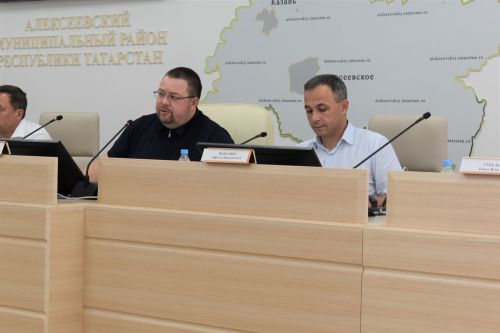 В Алексеевском состоялась рабочая сессия на тему наркотической и алкогольной зависимости среди населения