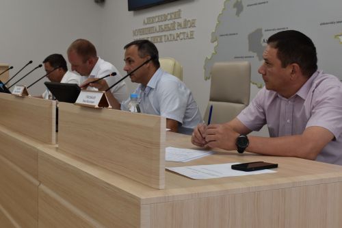 В Алексеевском состоялась рабочая сессия на тему наркотической и алкогольной зависимости среди населения