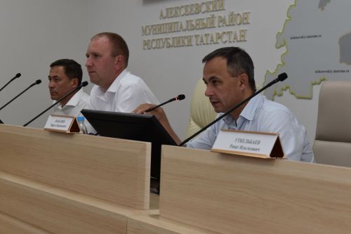 В Алексеевском состоялась рабочая сессия на тему наркотической и алкогольной зависимости среди населения
